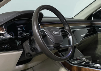 Подержанный автомобиль Audi A8 2020 года (21 фото)