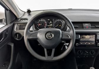 Подержанный автомобиль Skoda Rapid Liftback 2017 года (21 фото)