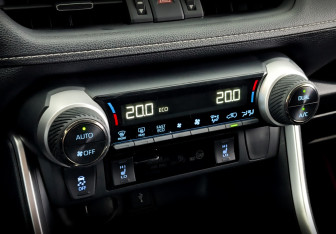 Подержанный автомобиль Toyota RAV4 2021 года (26 фото)