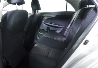 Подержанный автомобиль Toyota Corolla Sedan 2008 года (11 фото)