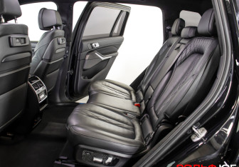 Подержанный автомобиль BMW X7 2020 года (10 фото)