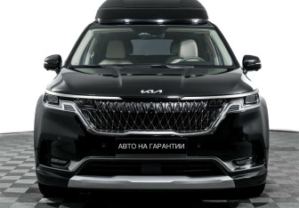 Подержанный автомобиль Kia Carnival 2022 года (2 фото)