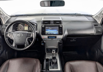 Подержанный автомобиль Toyota Land Cruiser Prado 2018 года (13 фото)