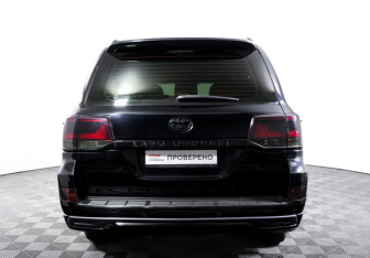Подержанный автомобиль Toyota Land Cruiser Suv 2015 года (6 фото)