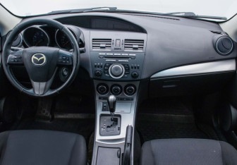 Подержанный автомобиль Mazda 3 Sedan 2011 года (13 фото)