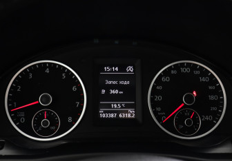 Подержанный автомобиль Volkswagen Tiguan 2015 года (9 фото)
