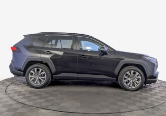 Подержанный автомобиль Toyota RAV4 2024 года (4 фото)