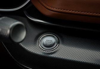 Подержанный автомобиль Genesis G80 2021 года (30 фото)