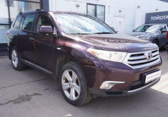 Подержанный автомобиль Toyota Highlander 2011 года (3 фото)