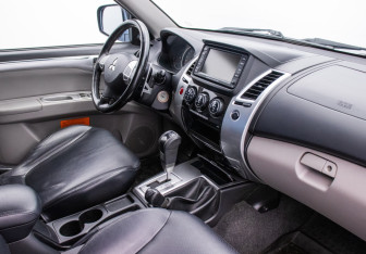 Подержанный автомобиль Mitsubishi Pajero Sport 2011 года (9 фото)