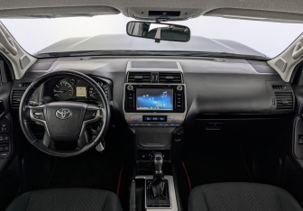 Подержанный автомобиль Toyota Land Cruiser Prado 2020 года (14 фото)