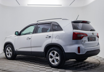 Подержанный автомобиль Kia Sorento 2013 года (3 фото)