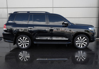 Подержанный автомобиль Toyota Land Cruiser Suv 2018 года (3 фото)