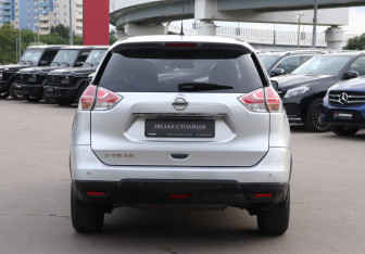 Подержанный автомобиль Nissan X-Trail 2015 года (6 фото)