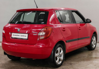 Подержанный автомобиль Skoda Fabia Hatchback 2012 года (5 фото)