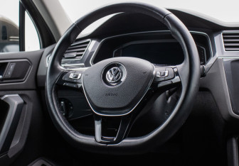 Подержанный автомобиль Volkswagen Tiguan 2019 года (15 фото)