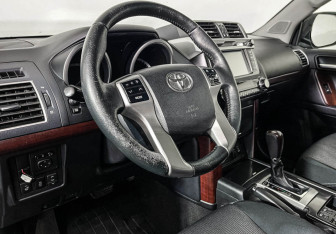 Подержанный автомобиль Toyota Land Cruiser Prado 2015 года (13 фото)