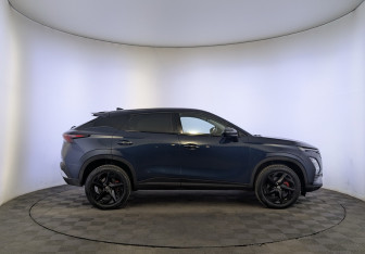 Подержанный автомобиль Omoda C5 2023 года (4 фото)