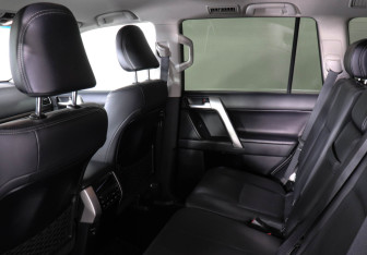 Подержанный автомобиль Toyota Land Cruiser Prado 2018 года (12 фото)