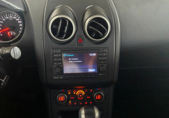 Подержанный автомобиль Nissan Qashqai 2012 года (13 фото)
