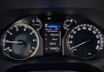 Подержанный автомобиль Toyota Land Cruiser Prado 2019 года (16 фото)