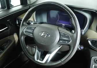 Подержанный автомобиль Hyundai Santa Fe 2022 года (16 фото)