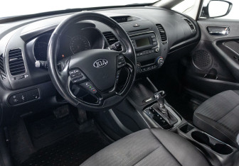 Подержанный автомобиль Kia Cerato Sedan 2017 года (7 фото)