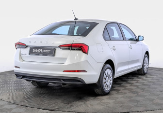 Подержанный автомобиль Skoda Rapid Liftback 2021 года (5 фото)