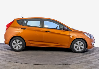Подержанный автомобиль Hyundai Solaris Hatchback 2015 года (4 фото)