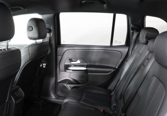 Подержанный автомобиль Mercedes-Benz GLB 2020 года (12 фото)