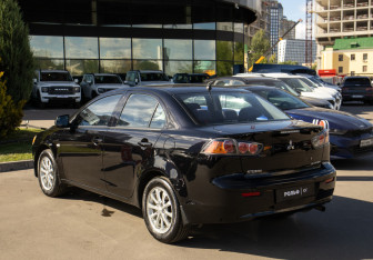 Подержанный автомобиль Mitsubishi Lancer Sedan 2014 года (4 фото)