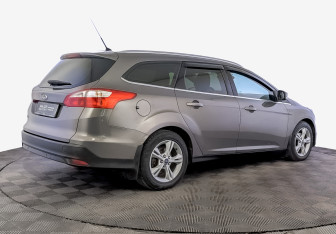 Подержанный автомобиль Ford Focus Wagon 2013 года (5 фото)
