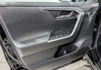 Подержанный автомобиль Toyota RAV4 2020 года (19 фото)