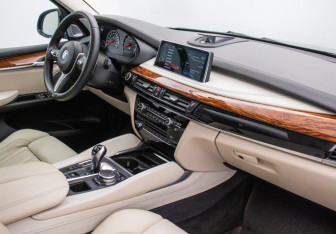 Подержанный автомобиль BMW X5 M 2015 года (10 фото)