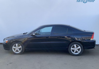Подержанный автомобиль Volvo S60 2006 года (8 фото)