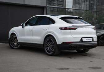 Подержанный автомобиль Porsche Cayenne 2020 года (6 фото)