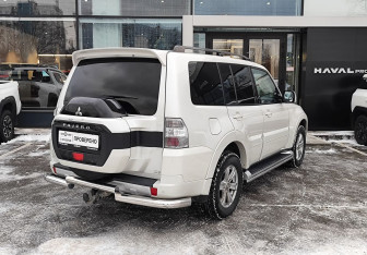 Подержанный автомобиль Mitsubishi Pajero 2015 года (5 фото)
