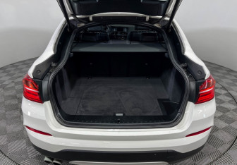 Подержанный автомобиль BMW X4 2015 года (9 фото)