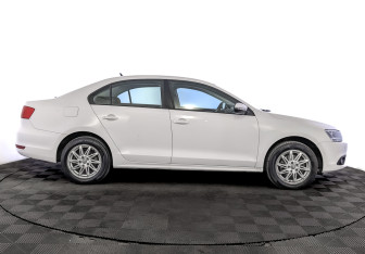 Подержанный автомобиль Volkswagen Jetta Sedan 2013 года (4 фото)