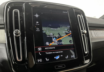 Подержанный автомобиль Volvo XC40 2019 года (16 фото)