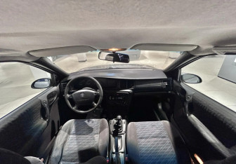 Подержанный автомобиль Opel Vectra Sedan 1997 года (10 фото)