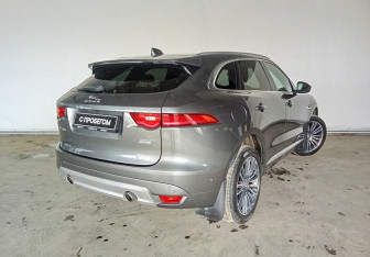Подержанный автомобиль Jaguar F-Pace 2017 года (4 фото)