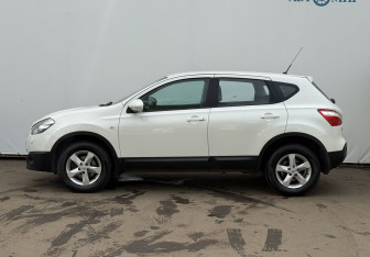 Подержанный автомобиль Nissan Qashqai 2013 года (8 фото)