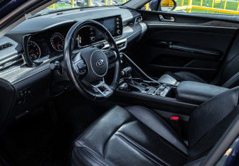 Подержанный автомобиль Kia K5 2021 года (14 фото)