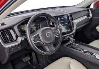 Подержанный автомобиль Volvo XC60 2019 года (15 фото)