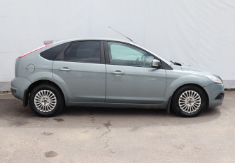 Подержанный автомобиль Ford Focus Hatchback 2009 года (7 фото)