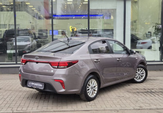 Подержанный автомобиль Kia Rio Sedan 2019 года (8 фото)