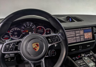 Подержанный автомобиль Porsche Cayenne 2021 года (27 фото)