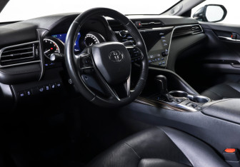 Подержанный автомобиль Toyota Camry Sedan 2020 года (15 фото)