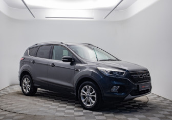 Подержанный автомобиль Ford Kuga 2018 года (3 фото)